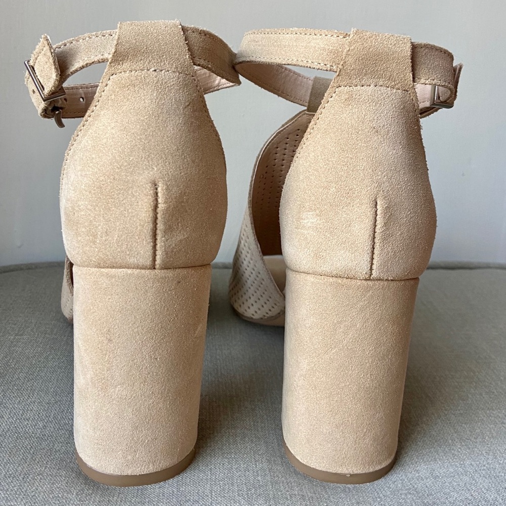 STEVE MADDEN Reese Sand Suede Cutout Sandals - Picture 4 of 8